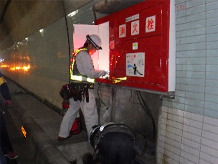 トンネル内設備点検