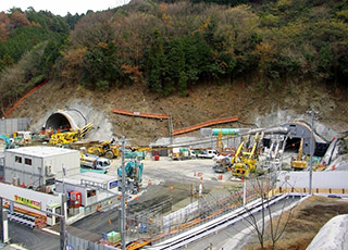 箕面トンネル（神戸側坑口）