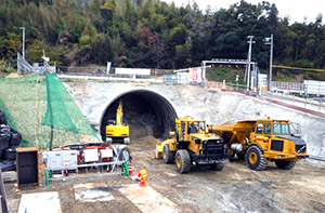 高松自動車道　4車線化工事　白鳥トンネル工事現場