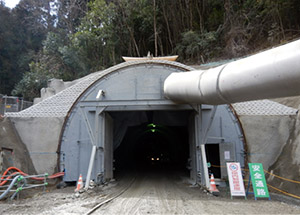 E27舞鶴若狭自動車道4車線化　私市トンネル工事