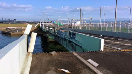 関西国際空港連絡橋　橋桁の損傷