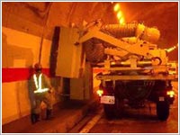 トンネル内装板清掃