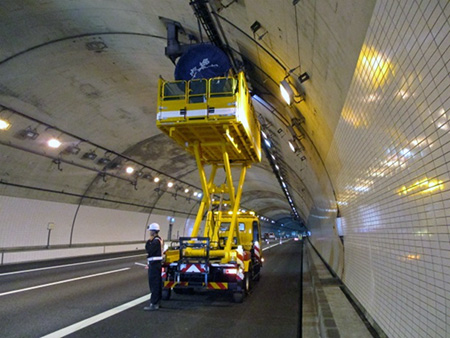 トンネル設備の点検