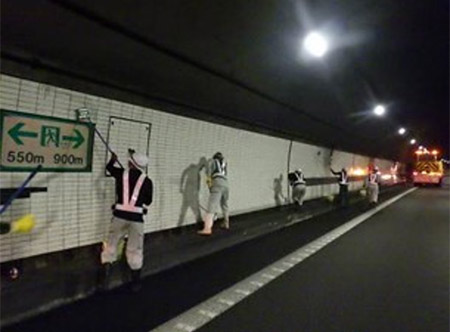 トンネル側壁清掃