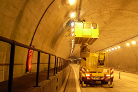トンネル内照明設備取替（施工イメージ）