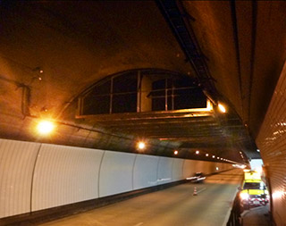 トンネル剥落対策工事