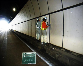 トンネル内装板補修