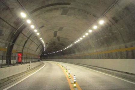 トンネル照明設備更新