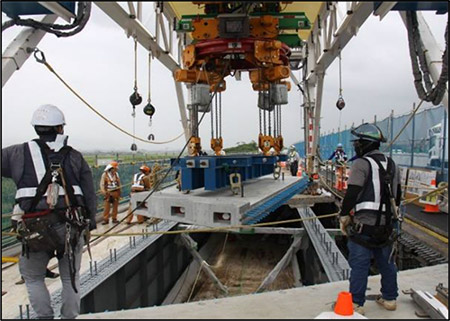 新しいコンクリート床版の設置状況