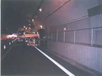 トンネル内装板清掃作業
