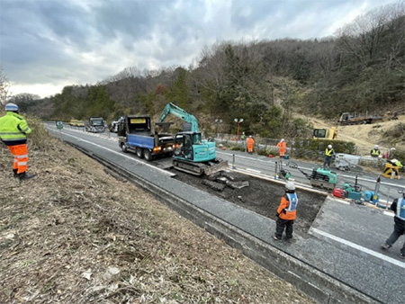 E32徳島自動車道 美馬IC～井川池田IC（上下線）路面変状による
