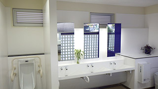 男性用お手洗内部