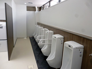 男性用お手洗い内部