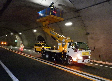 トンネル及び道路構造物の点検・清掃等