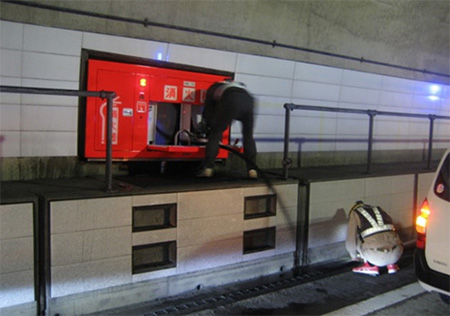 トンネル非常用設備点検状況